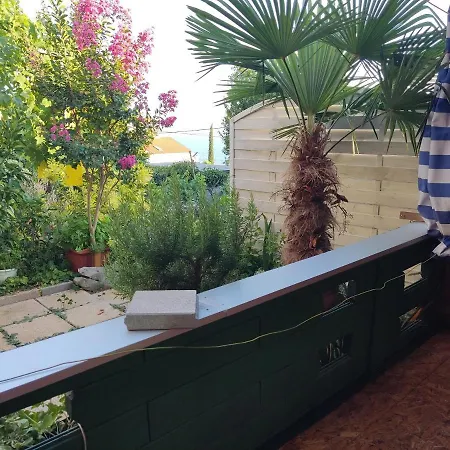 Garden-sea View With Terrace Apartment *